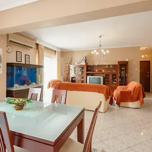 https://apt-third-floor-lux-with-nice-view.hotelschalkidiki.net